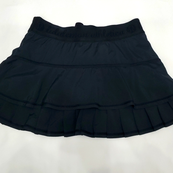 Lululemon cute pleated bottom skirt size 4 - Picture 4 of 11